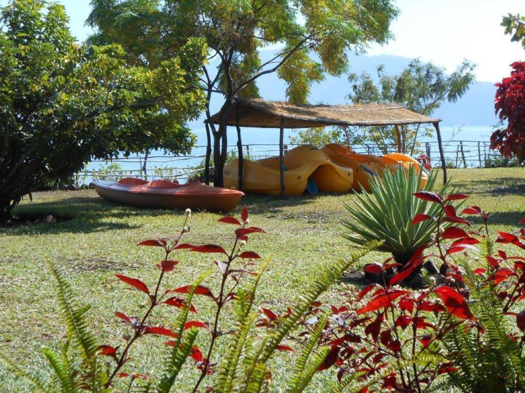 Cape Mac Lodge Cape Maclear エクステリア 写真