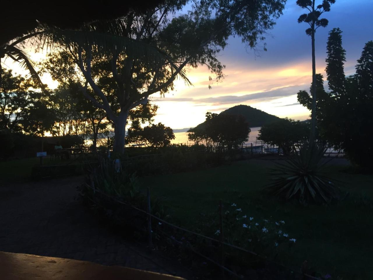 Cape Mac Lodge Cape Maclear エクステリア 写真